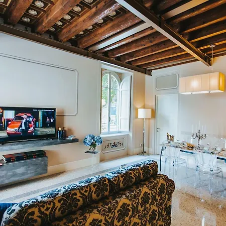 Noble Floor - Panoramic Luxury * 루카